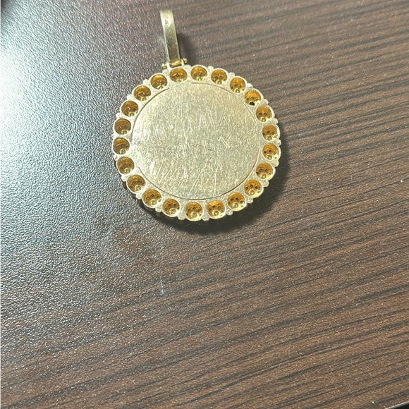 14k Good medallion Pendant  with  diamonds. - Picture 4 of 6